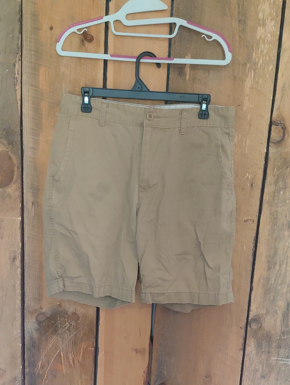 Men's Classic Khaki Shorts (Size 32 Waist) - Neutral Tan